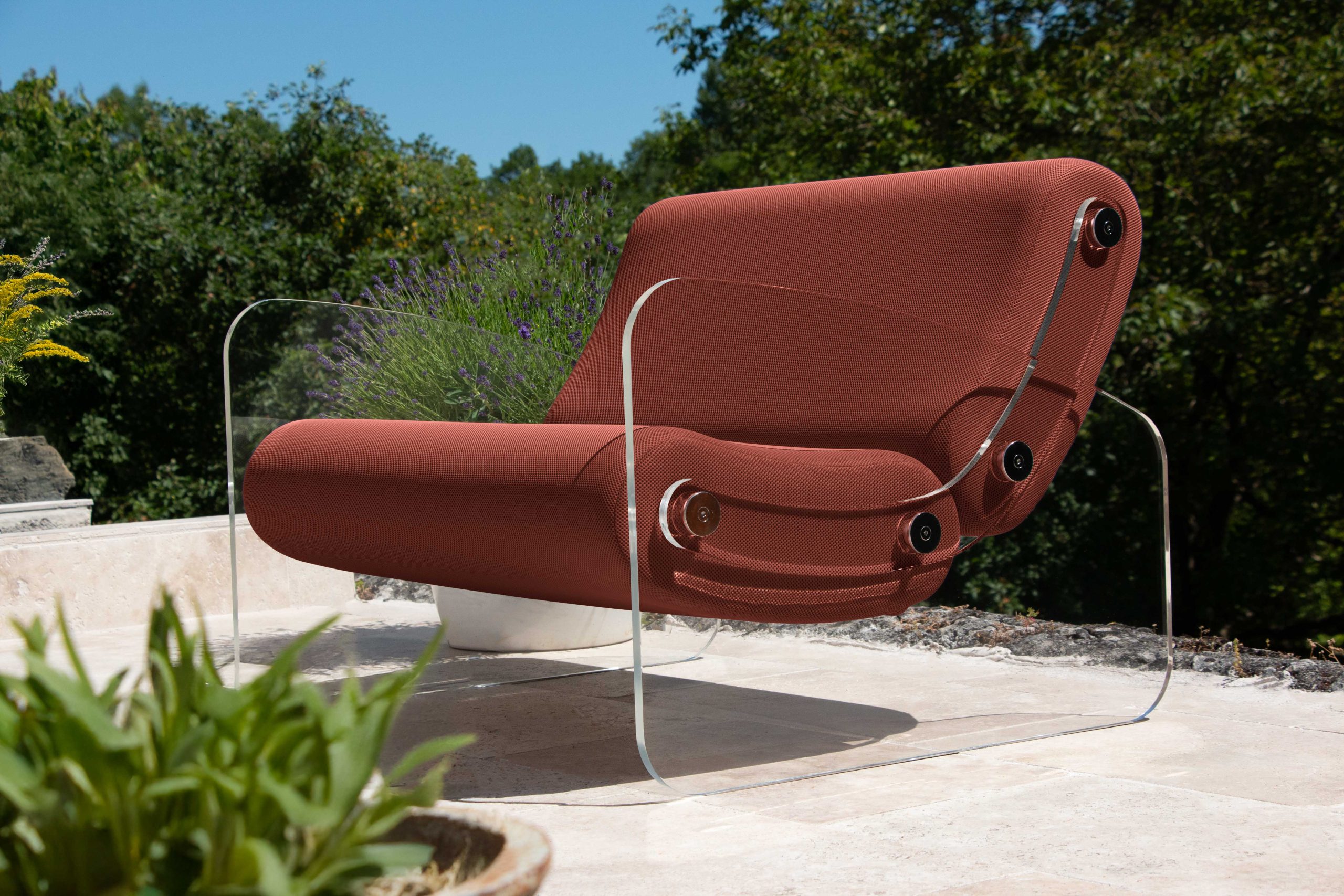 Fotoliu sezlong❤️ colectie KUUMO MW03, sezut si spatare maro, latime 70 cm, cotiere laterale, PMMA, panouri transparente